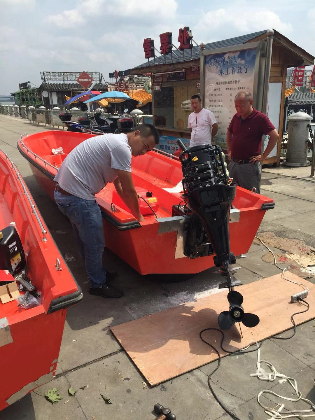 防汛沖鋒舟610型、520型、船用拖車交貨